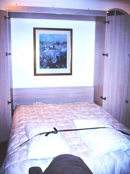 Studio Quenn stive Murphy Bed - 117 Bay Shore Ave