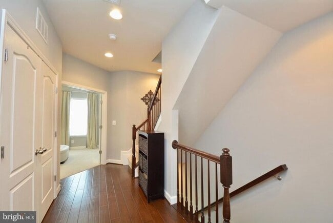 Building Photo - 702 Fair Winds Way