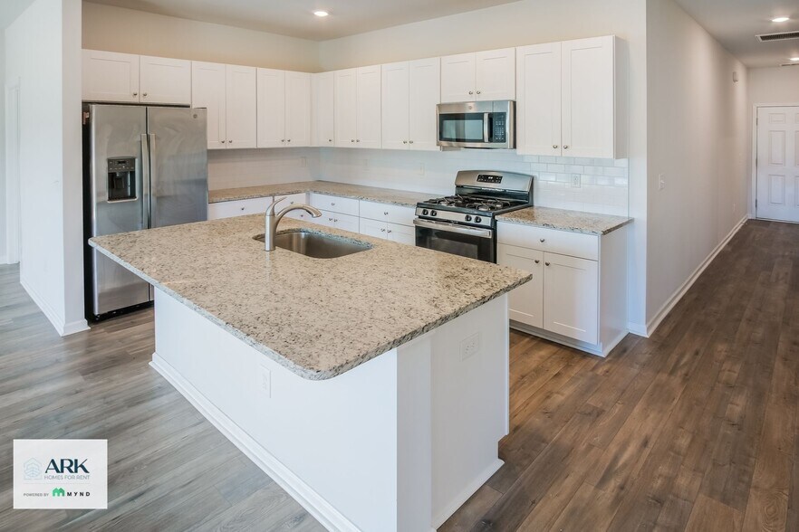 Building Photo - 700 Watercliff Dr