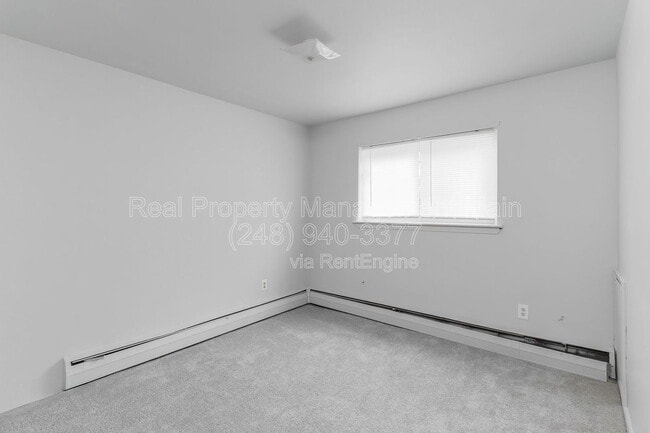 Building Photo - 335 E State Fair Ave