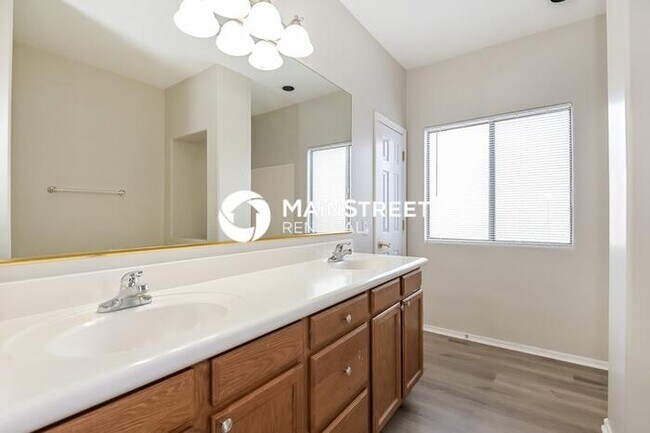 Building Photo - 4 Bedroom Pet-Friendly Home in Sahuarita, AZ with Main Street Renewal