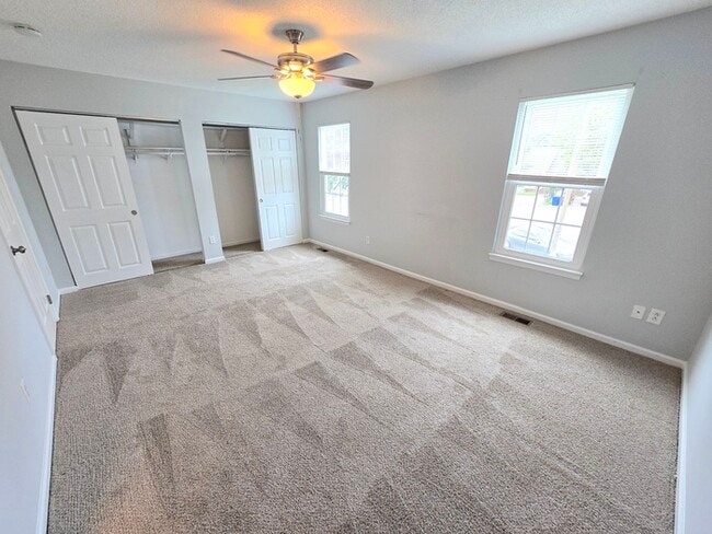 Building Photo - GORGEOUS TOWNHOME IN VIRGINIA BEACH