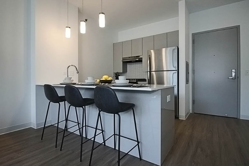 Building Photo - 333 S Halsted St