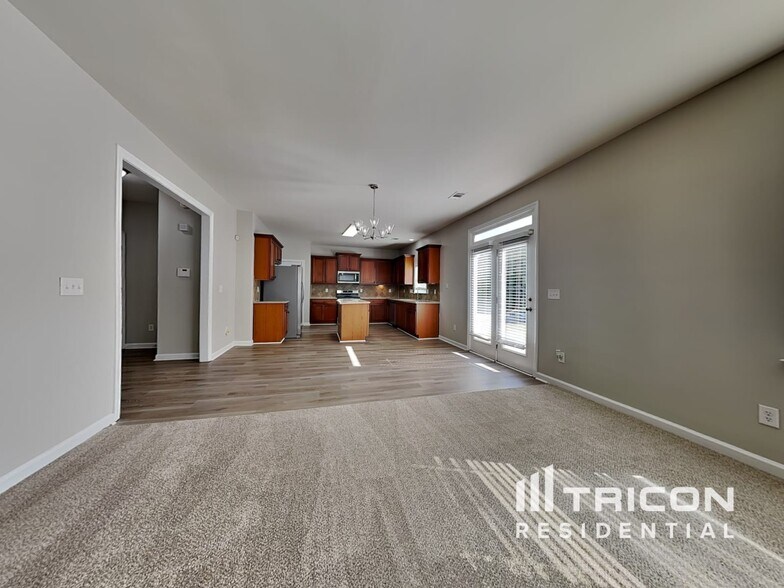 Building Photo - 3620 Long Lake Dr