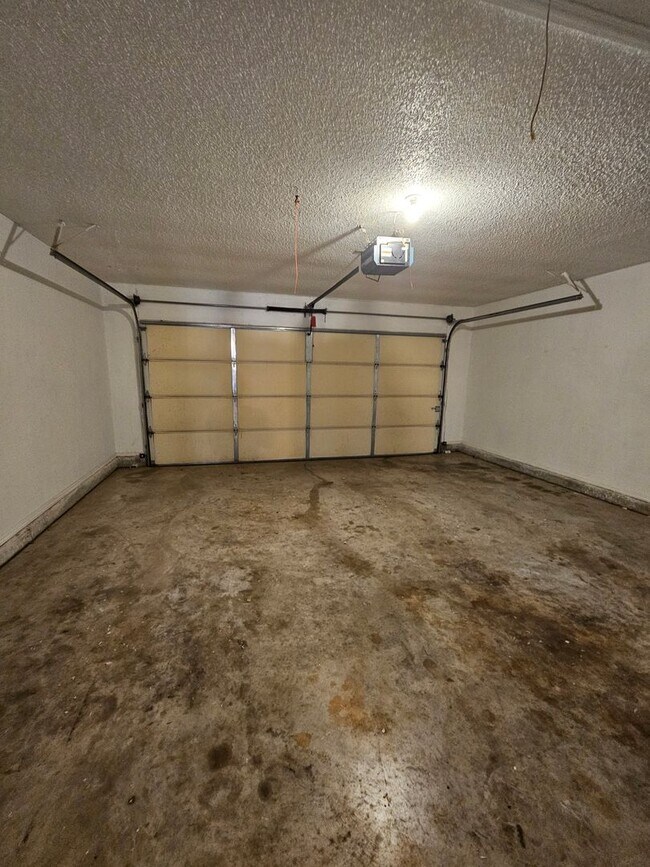 Building Photo - (3) Bed, (2)Bath Avail NOW! Cambridge Addi...