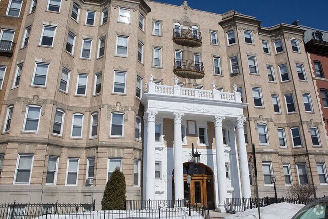 Building Photo - 66 Queensberry St