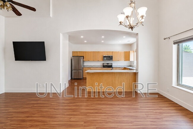 Building Photo - 1620 E Parada del Sol