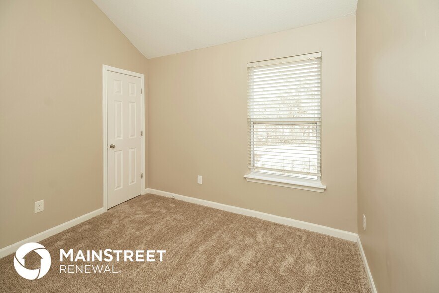 Building Photo - 2413 Hackamore Dr