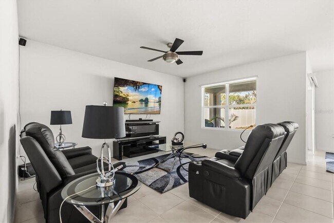 Building Photo - 1006 August Sky Dr