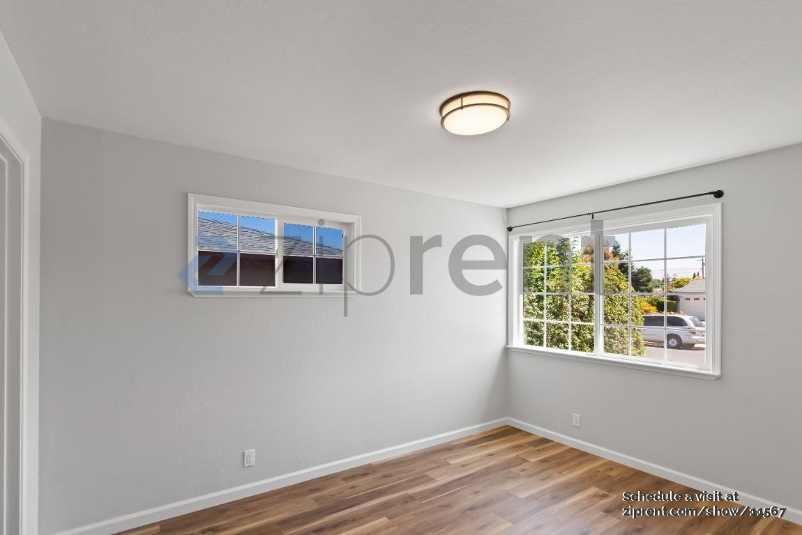Building Photo - Unit