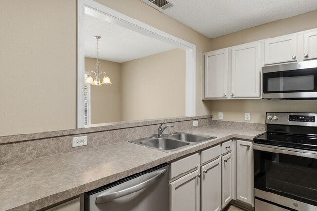 Building Photo - 1014 Towne Pk E Dr