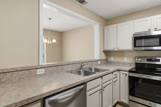 Building Photo - Townhome in Villages at Towne Park