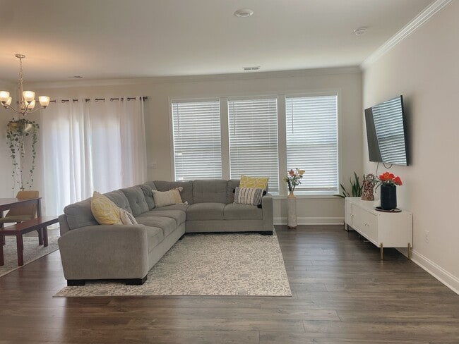 Building Photo - 25 Planters Pl