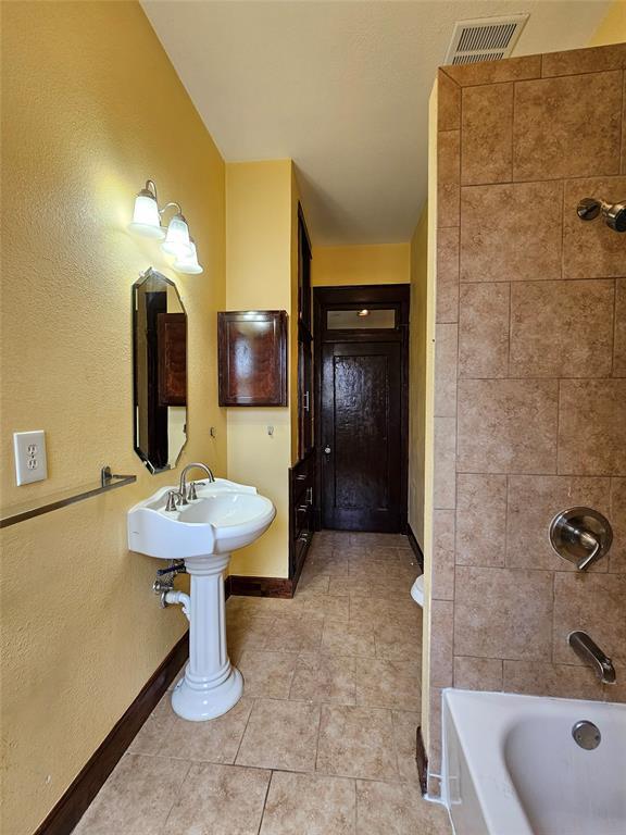 Building Photo - 718 Boundary St