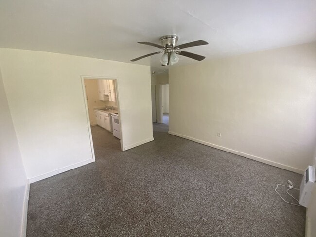 Building Photo - 2 bed 1 Bath Leesburg