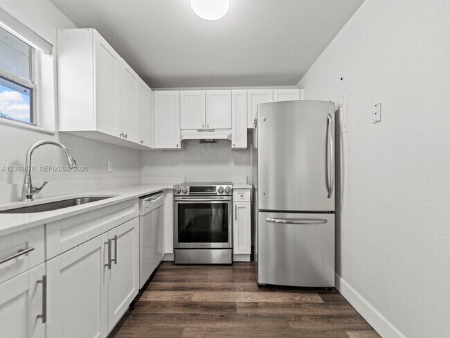 Building Photo - 4235 N University Dr