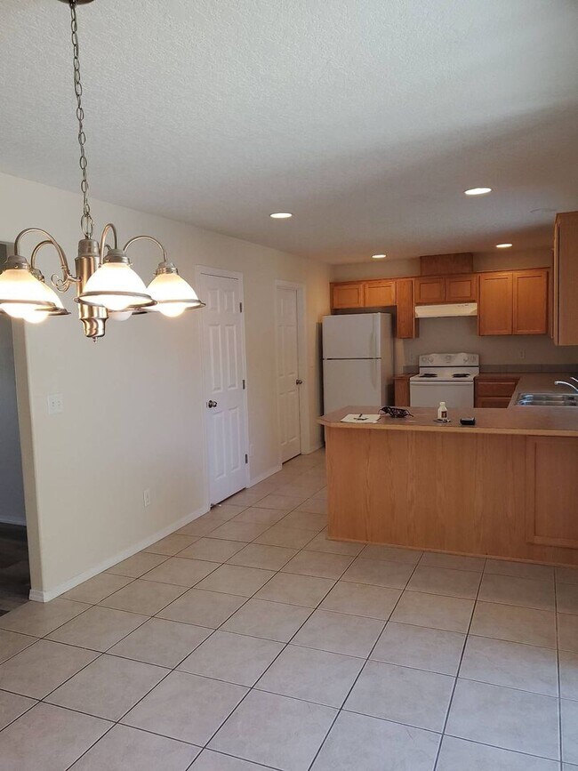 Building Photo - 460 Laguna Dr