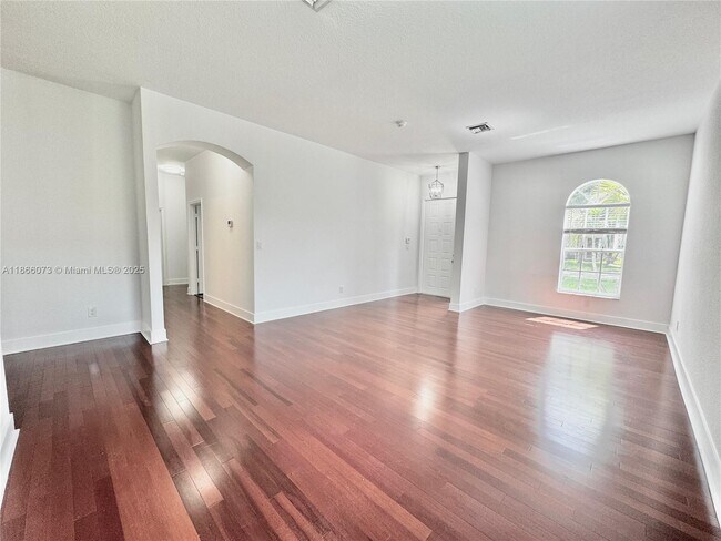 Building Photo - 4451 Laurel Pl