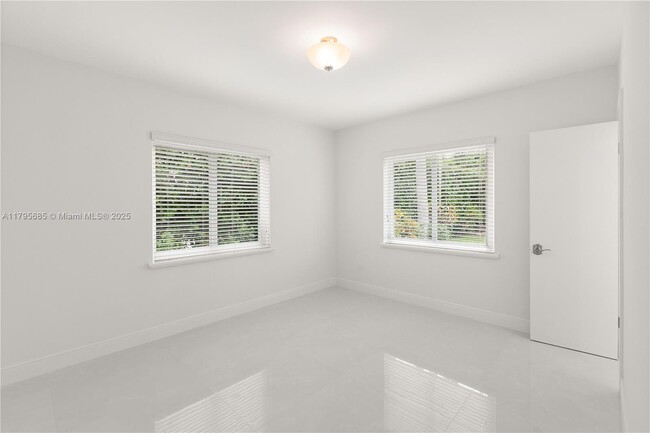 Building Photo - 439 Bargello Ave