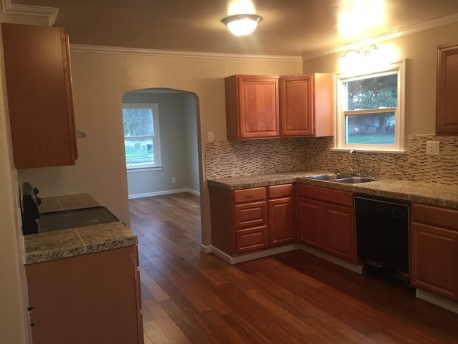 Building Photo - Beautifully remodeled 2 bed 1 bath home in Springfield!