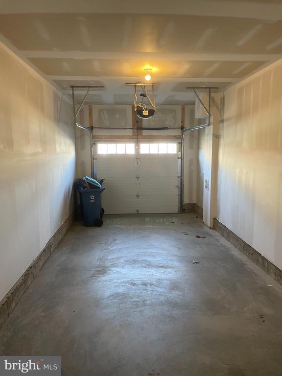 Building Photo - 23275 Milltown Knoll Square