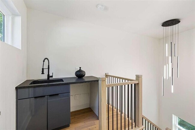 Building Photo - 977 Fleetwood Cir SW