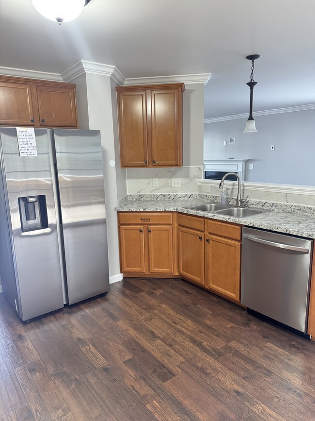 Building Photo - 617 Rockland Dr