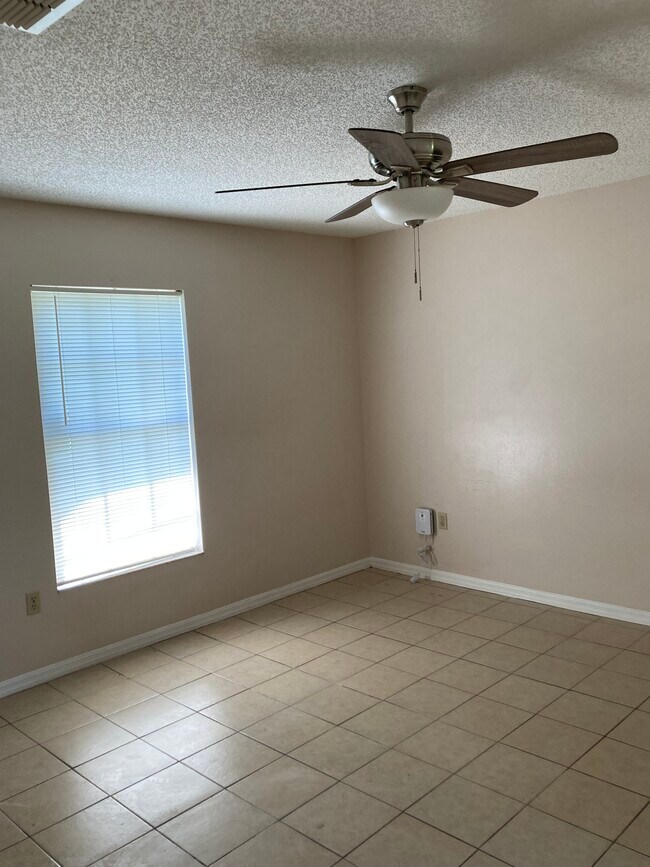 Building Photo - 867 Lake Jackson Cir