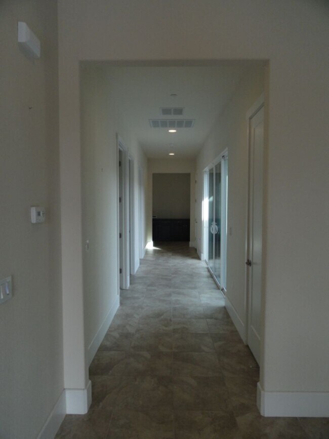 Building Photo - Great Home in East Garrison