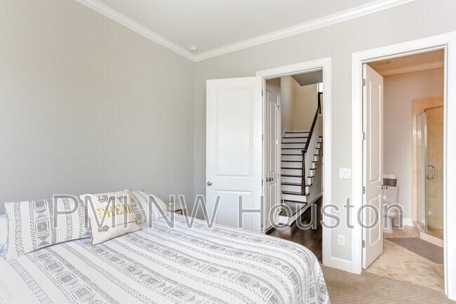 Building Photo - 5309 Blossom St