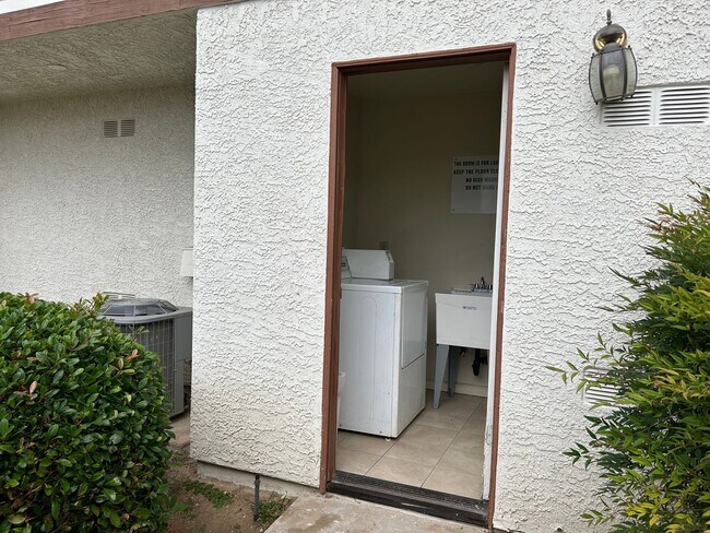 Building Photo - 4121Waln - L