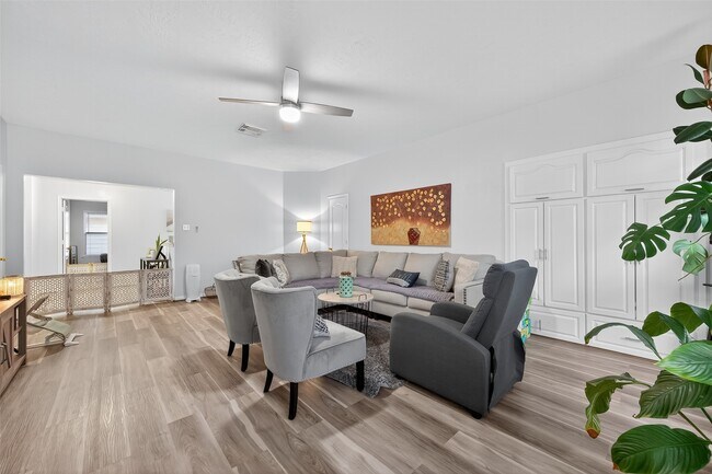 Building Photo - 19343 Dickson Park Dr