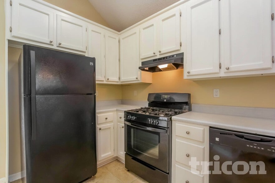 Building Photo - 5390 Springbrook Dr SW