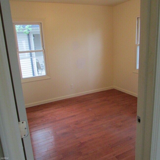 Building Photo - 1 br, 1 bath 4plex - 32453 Lenawee St