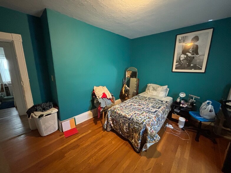 Building Photo - 509 Medford St