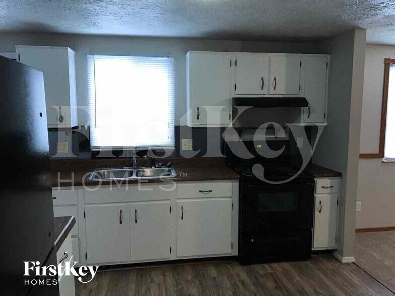 Building Photo - 5901 Pemberly Dr