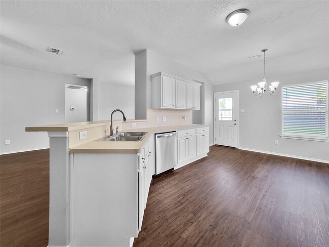 Building Photo - 5439 Aloe Ave