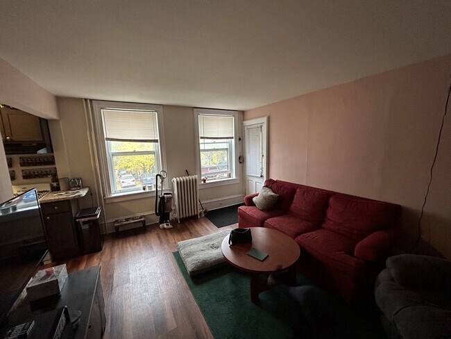 Building Photo - 123 E Gorham St