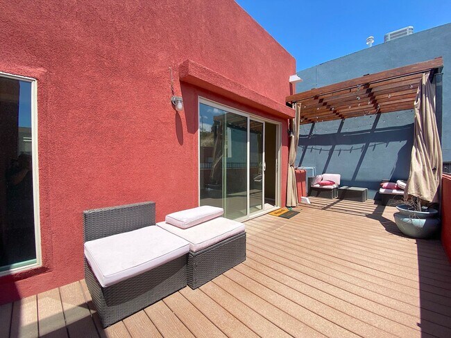 Building Photo - West El Paso 4bed/3.5bath Townhome