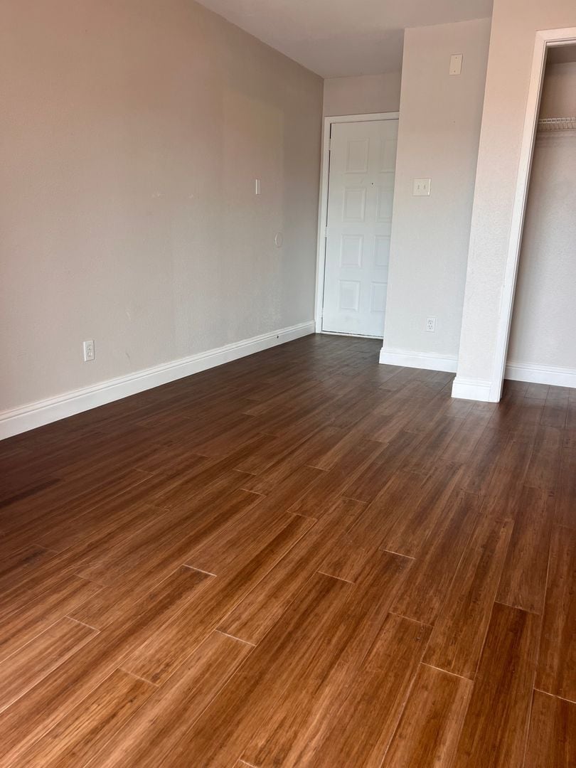 Building Photo - 1840 Burton Dr