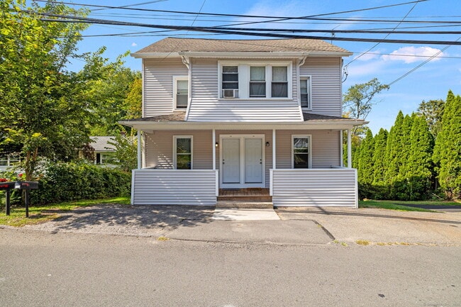 Building Photo - 143 Kneen St