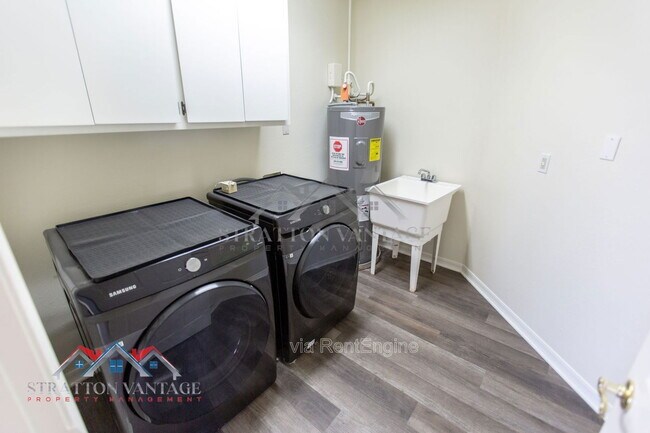 Building Photo - 4728 E Ron Rico Rd