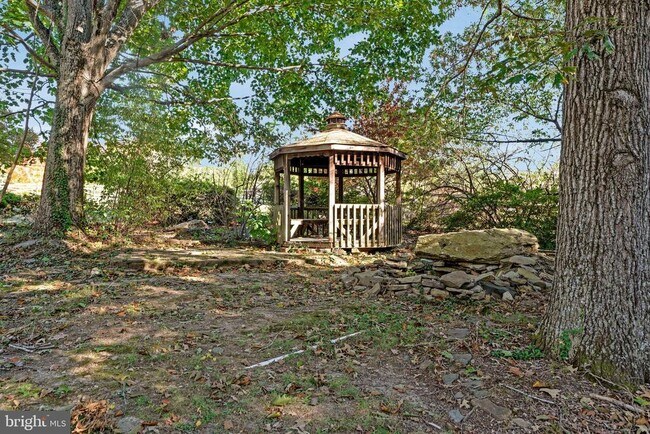 Building Photo - 8115 King Arthurs Ct