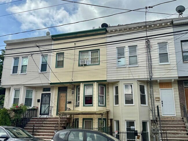 Building Photo - 519 Mercer St