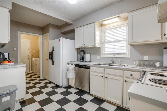 Building Photo - 3140 Rogers Ave