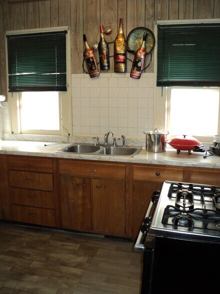 Kitchen - 2512 1st Ave