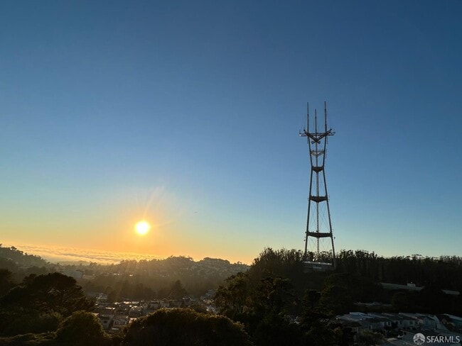 Building Photo - 2200 Sacramento St