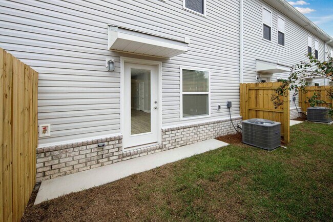 Building Photo - 319 Carmel Dr
