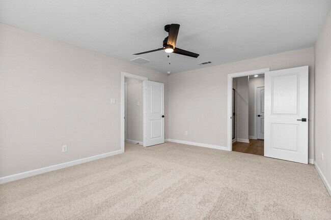 Building Photo - 10807 Hickory Ln