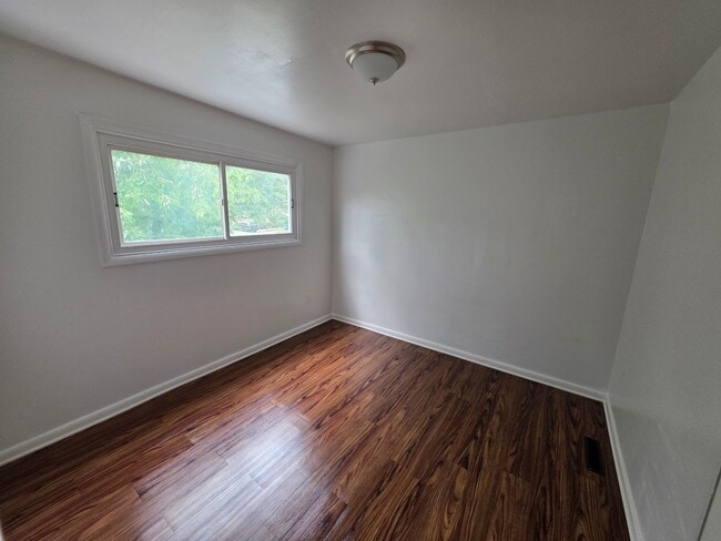 Building Photo - 66 Thorn Ln